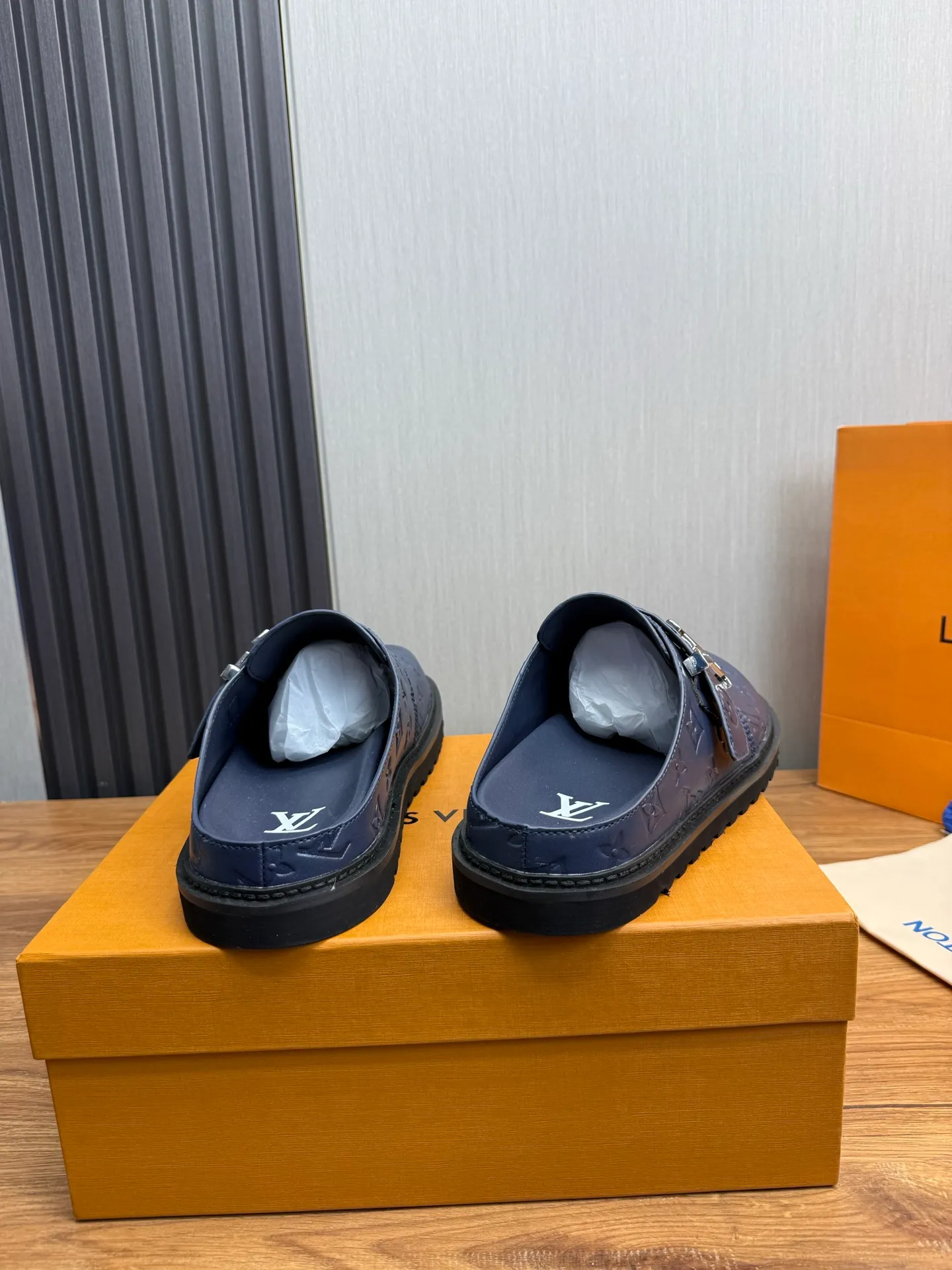 Men's men's shoes 460💰 Lv. Popular couple slippers hot sale🩷💚 🩴Official website one to one production 35-45 sizes 45 46 🉑️Customized!